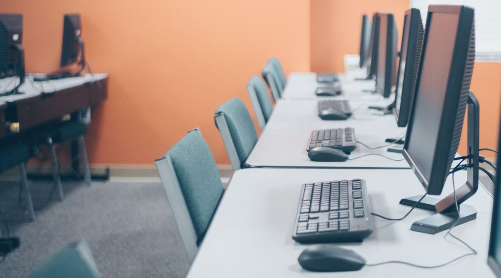 Nettoyage et entretien de bureaux à Nîmes et Montpellier — OPIA Propreté