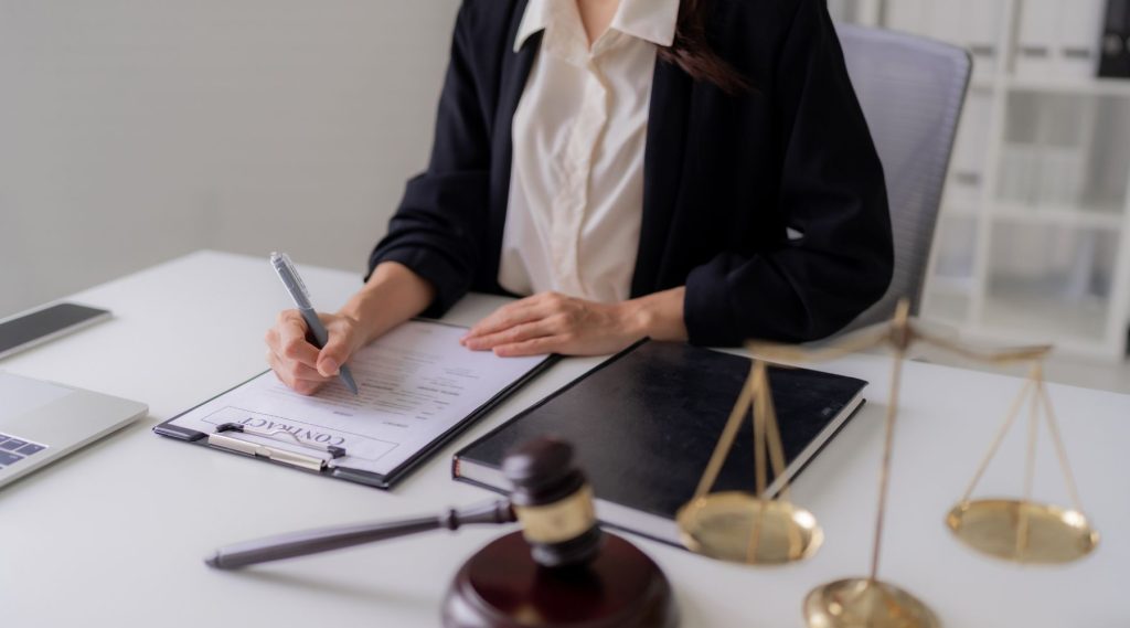 OPIA Propreté assure le nettoyage de cabinets d'avocats et offices notariaux à Nîmes et Montpellier. Intervention discrète, contrat sur mesure, devis gratuit sous 24h.
